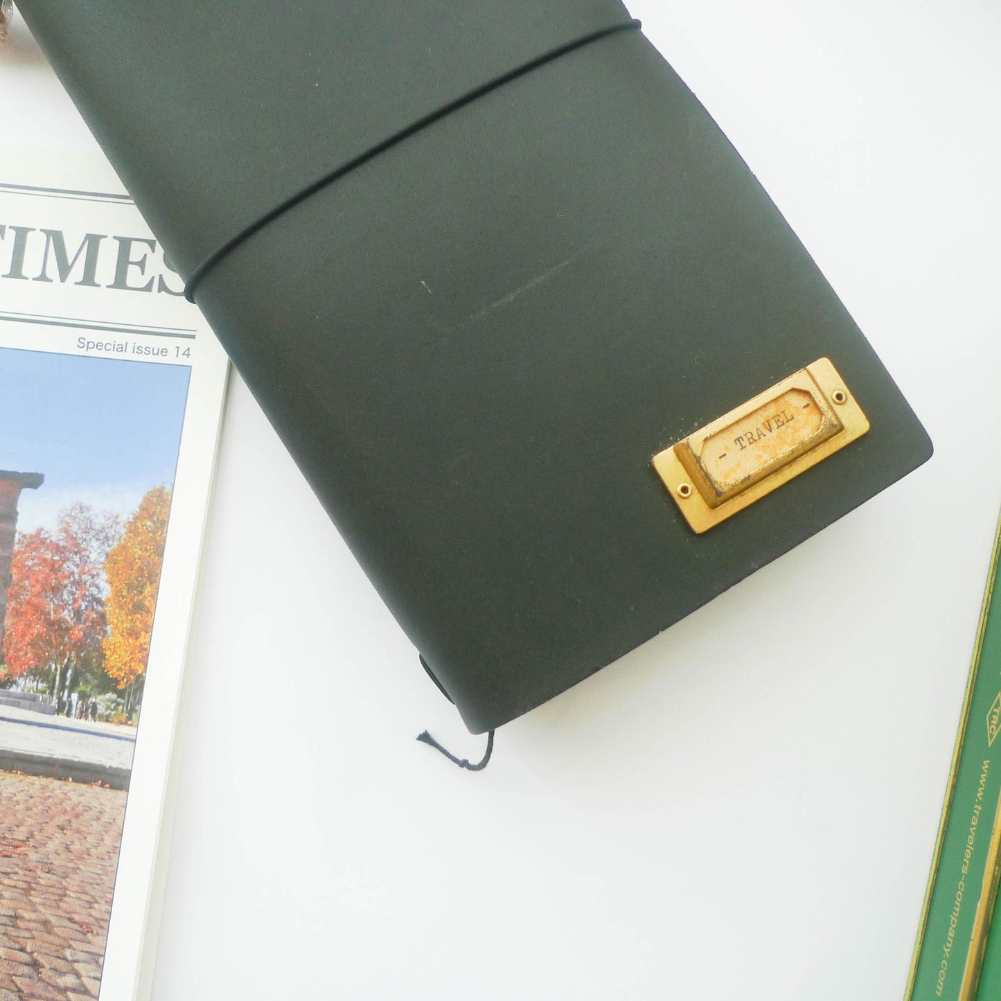TRAVELER'S notebook (Regular Size) Starter Kit in BLACK