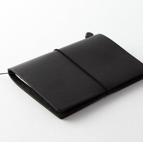 TRAVELER'S Notebook (Passport Size) Starter Kit in BLACK